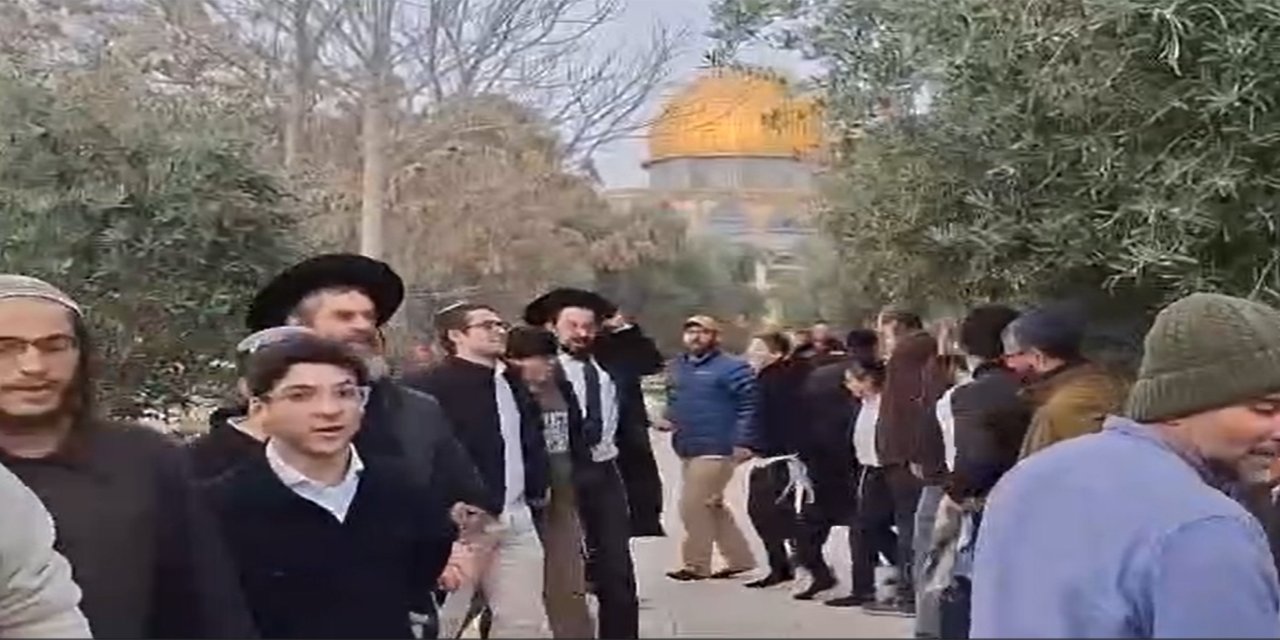 Mescid-i Aksa'da yeni provokasyon: Siyonist Yahudilerden toplu ayin ve dans gösterisi