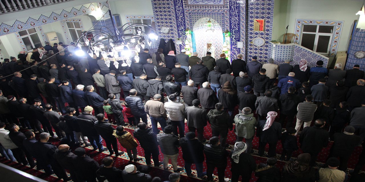 Gaziantep'te ilk teravih coşku ve heyecanla kılındı