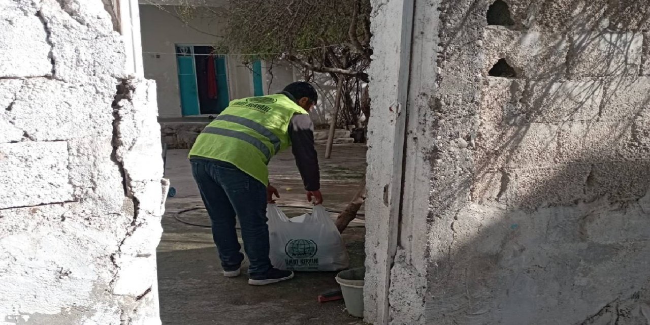 Akçakale’de ihtiyaç sahibi ailelere Ramazan kumanyası dağıtıldı