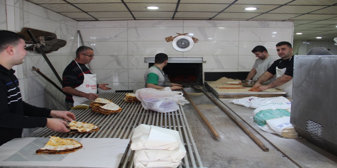 Hem ibadet hem hizmet: Fırıncıların Ramazan mesaisi