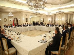 Başbakan Yıldırım, AK Parti'li eski bakanlarla buluştu