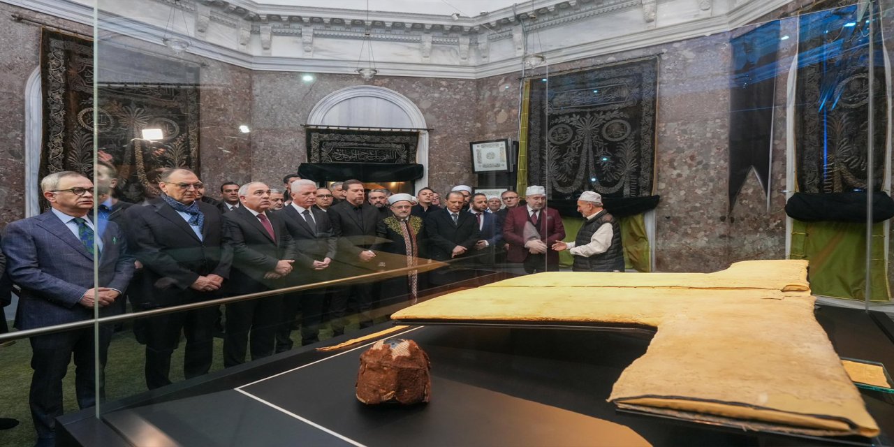 Hırka-i Şerif ziyarete açıldı