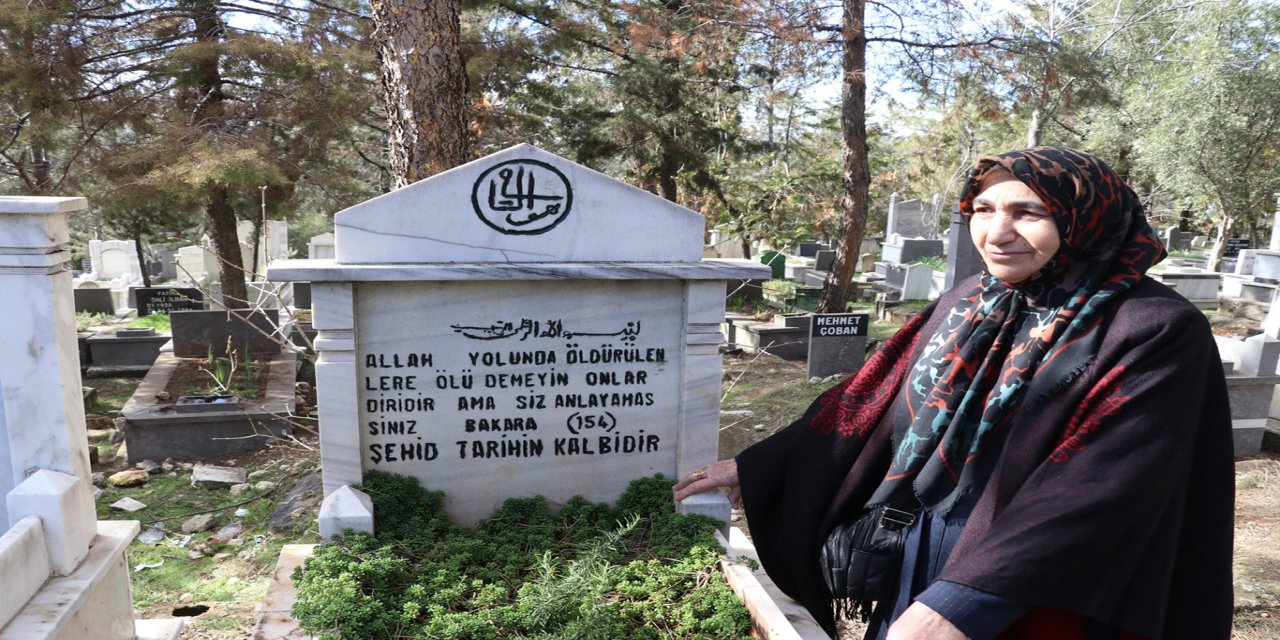 Şehid Mustafa Çoban'ın annesi oğlunu kabri başında anlattı