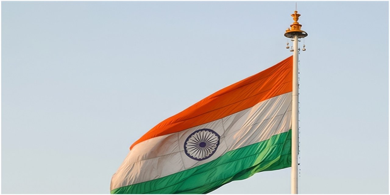 Hindistan’da ambulans uçak düştü: 7 kişi öldü