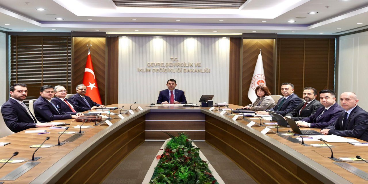 Bakan Kurum D-8 Genel Sekreteri Mahmoud ile görüştü