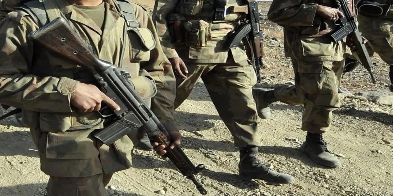 Afgan ve Pakistan güçleri arasında sınır boyunca çatışmalar çıktı