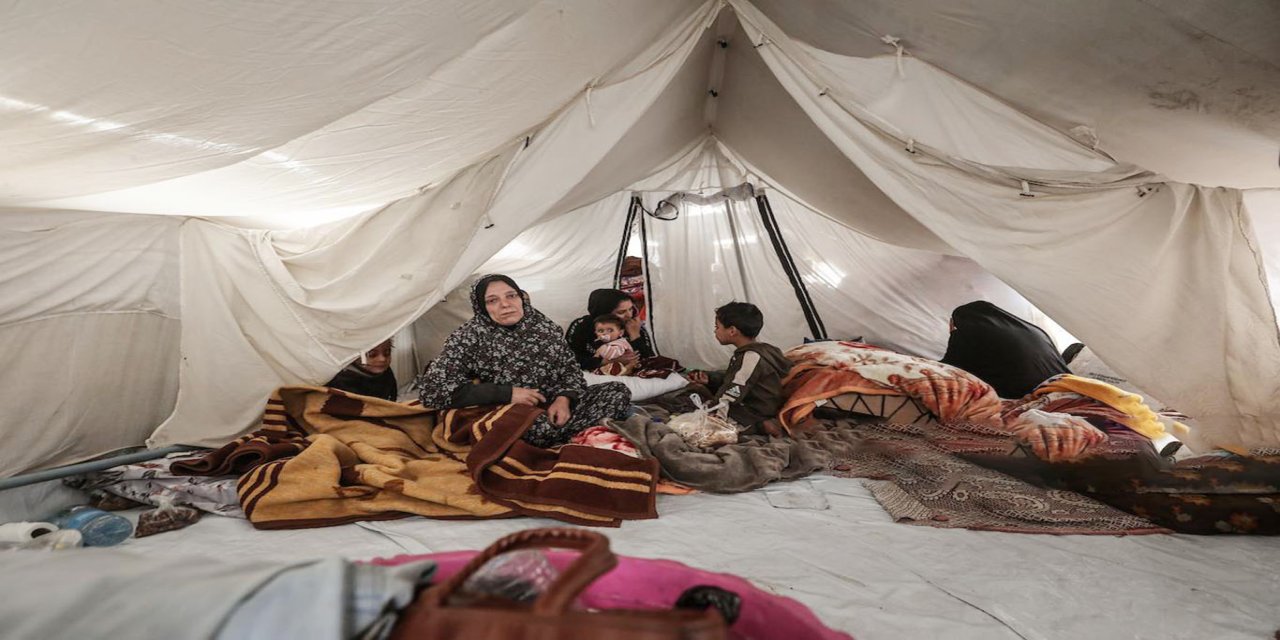 Gazze'de yüzlerce çadır sular altında: Abluka krizi derinleştirdi