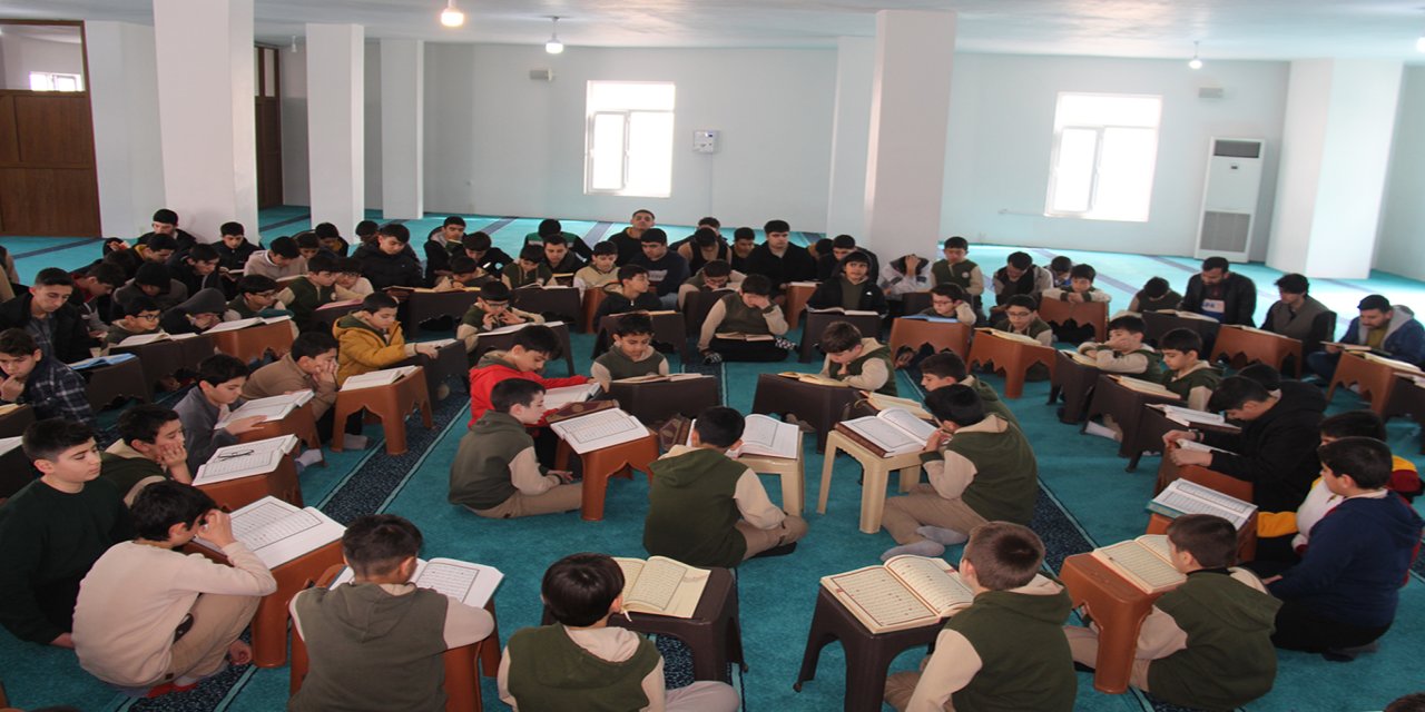 Okullarda Ramazan bereketi: Öğrenciler mukabelede buluştu