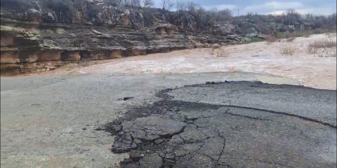 Lice'de yağış nedeniyle dere taştı