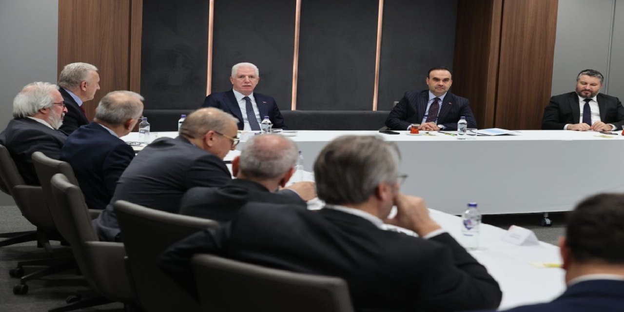 Bakan Kacır İstanbul’da sanayicilerle bir araya geldi