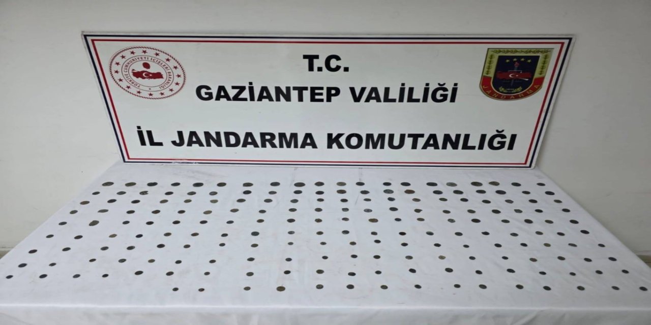 Gaziantep'te tarihi eser operasyonu: 195 adet sikke ele geçirildi