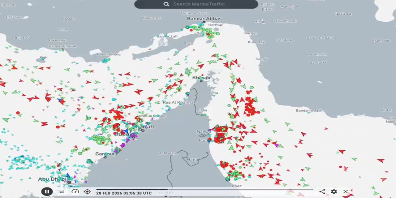 Basra Körfezi sularında onlarca petrol tankeri hareketini durdurdu