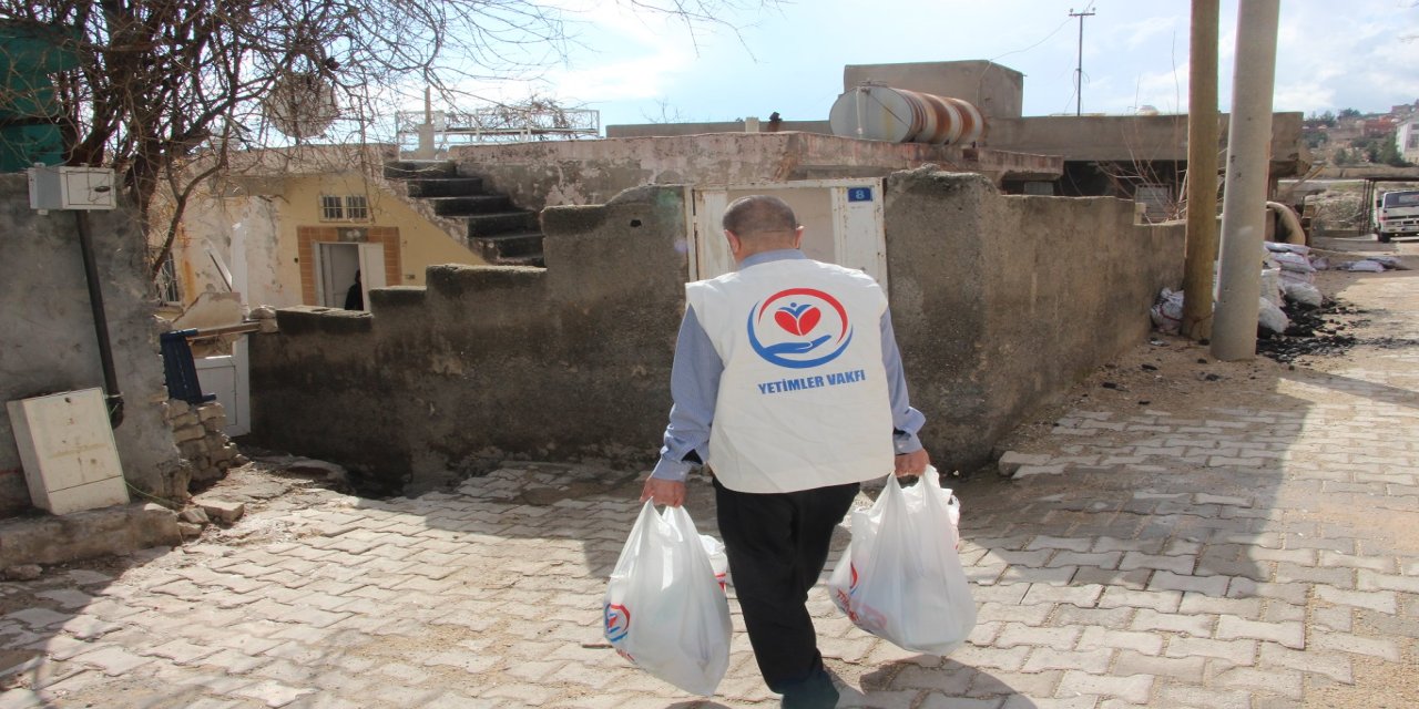 Yetimler Vakfı'ndan Mardin'de yetimlere gıda yardımı