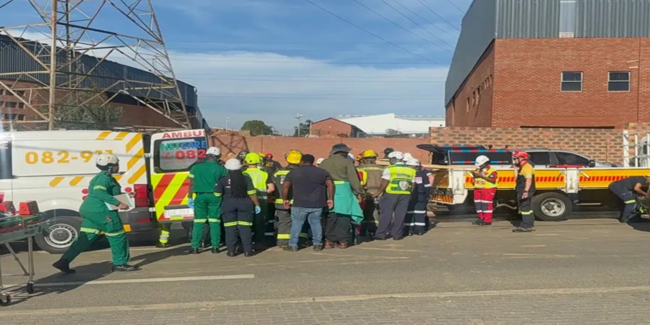 Güney Afrika'da inşaat halindeki bina çöktü: 8 ölü, 3 yaralı