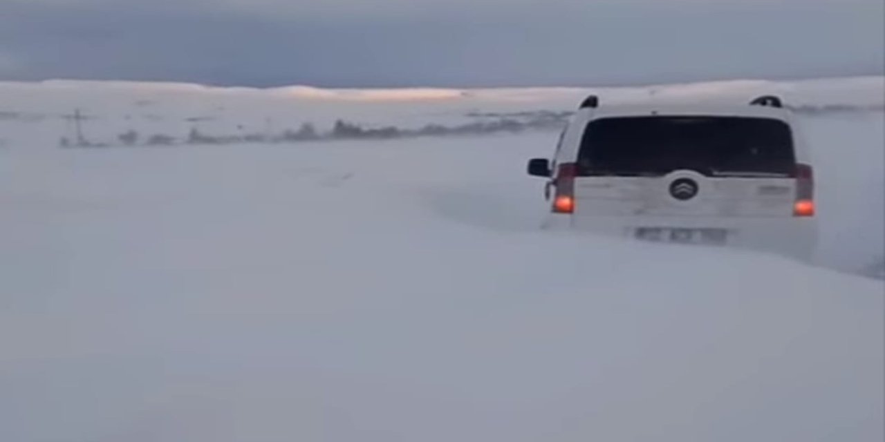 Karlıova’da tipi nedeniyle araçlar mahsur kaldı