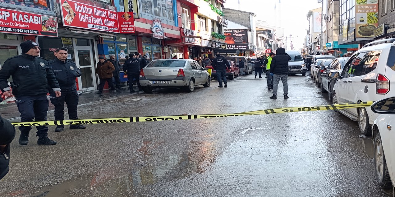 Ağrı Cumhuriyet Caddesi’nde silahlı kavga: 1 yaralı