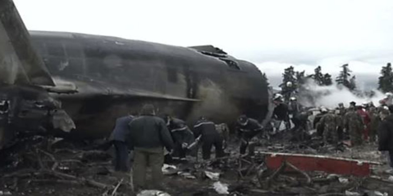 Cezayir’de askeri nakliye uçağı düştü: 2 ölü, 4 yaralı