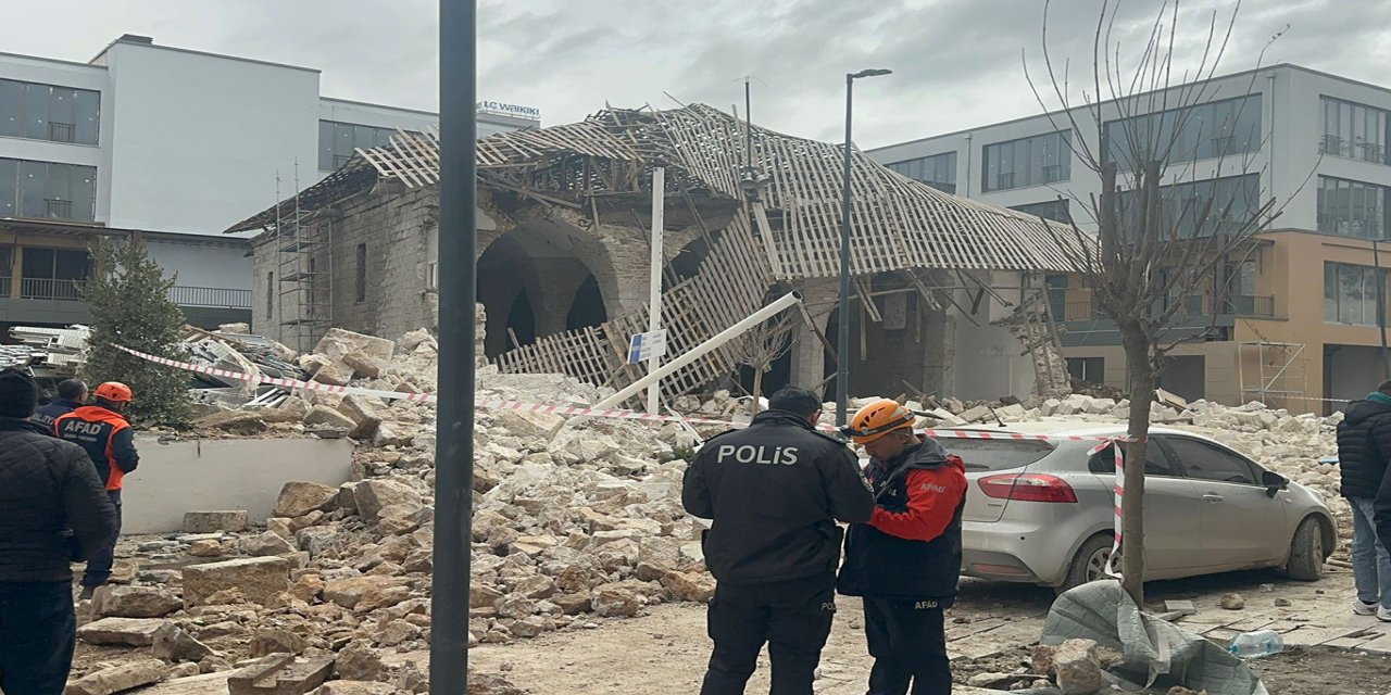 Malatya'da restorasyonu yapılan tarihi camide çökme: Bir yaralı