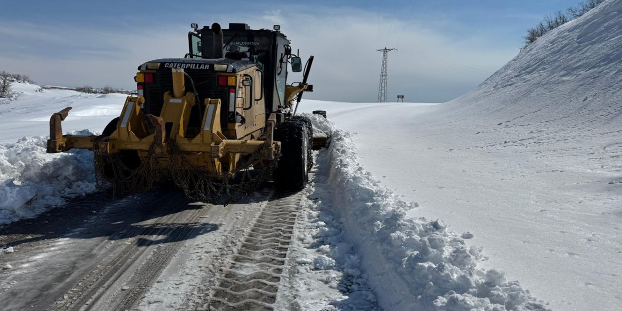 Siirt’te karla mücadele sürüyor: Mahsur kalan vatandaşlar kurtarıldı