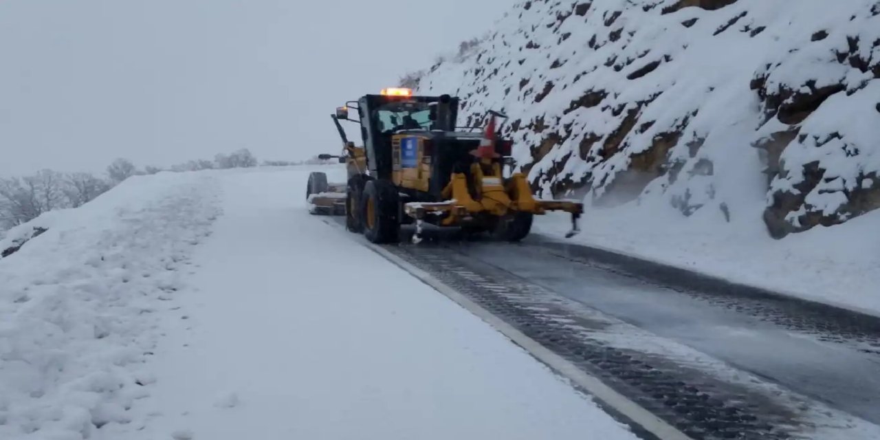 Doğu'da kar nedeniyle 187 yerleşim yerinin yolu ulaşıma kapandı