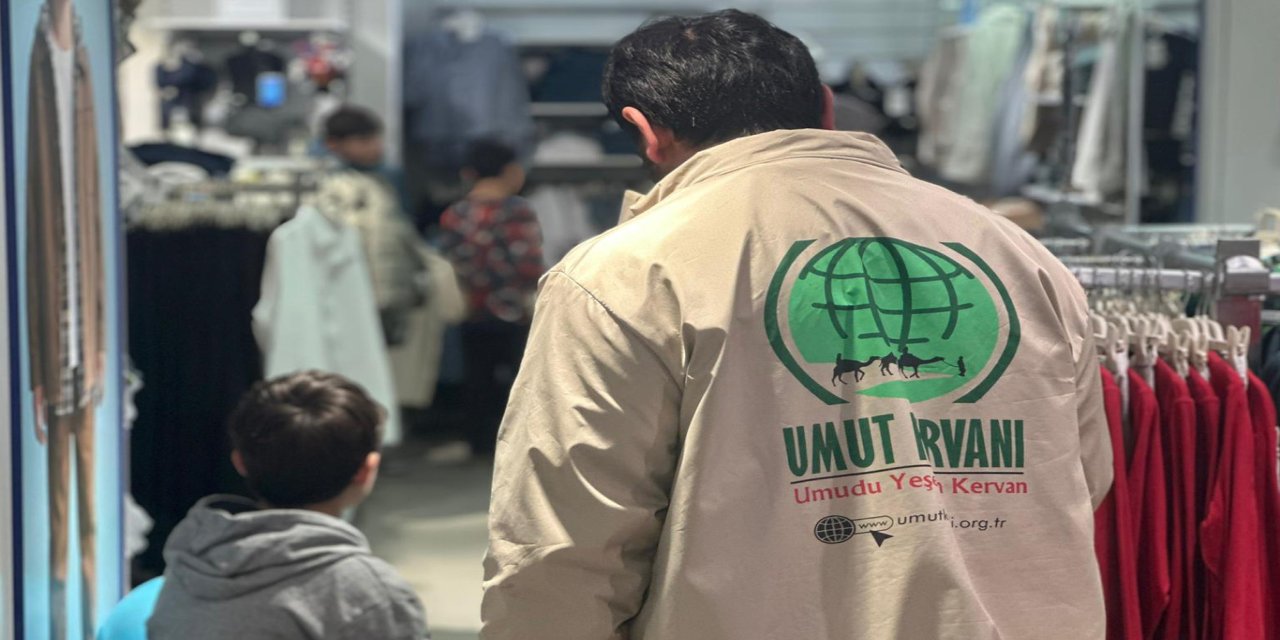 Umut Kervanı Adana'da çocuklara yönelik giyim yardımında bulundu