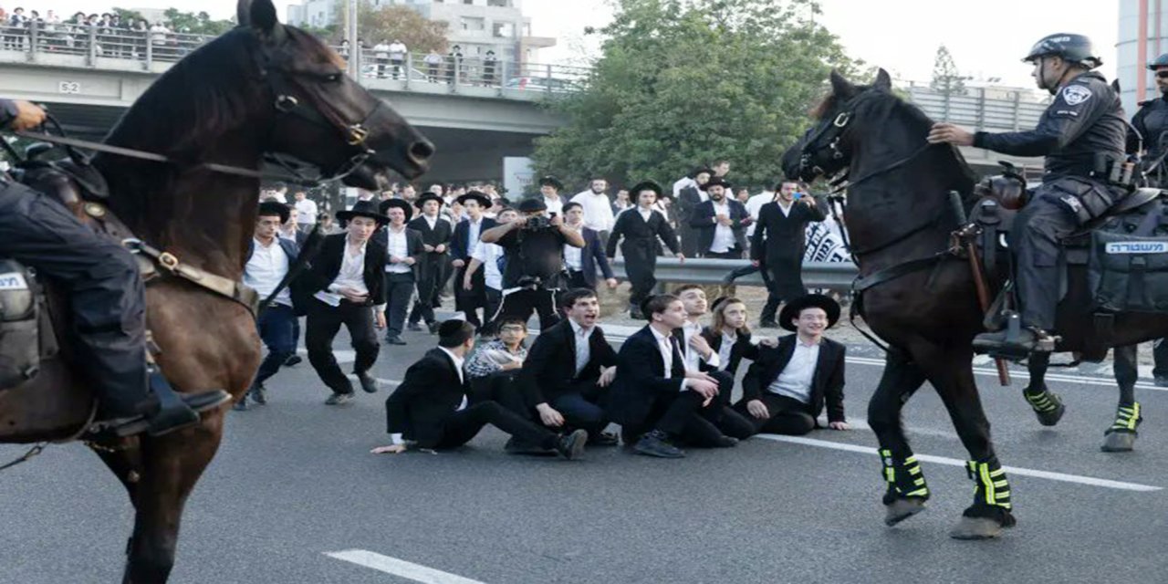 Netanyahu ve Smotrich, Haredi Yahudilerin askerlikten muafiyetini şimdilik durdurdu