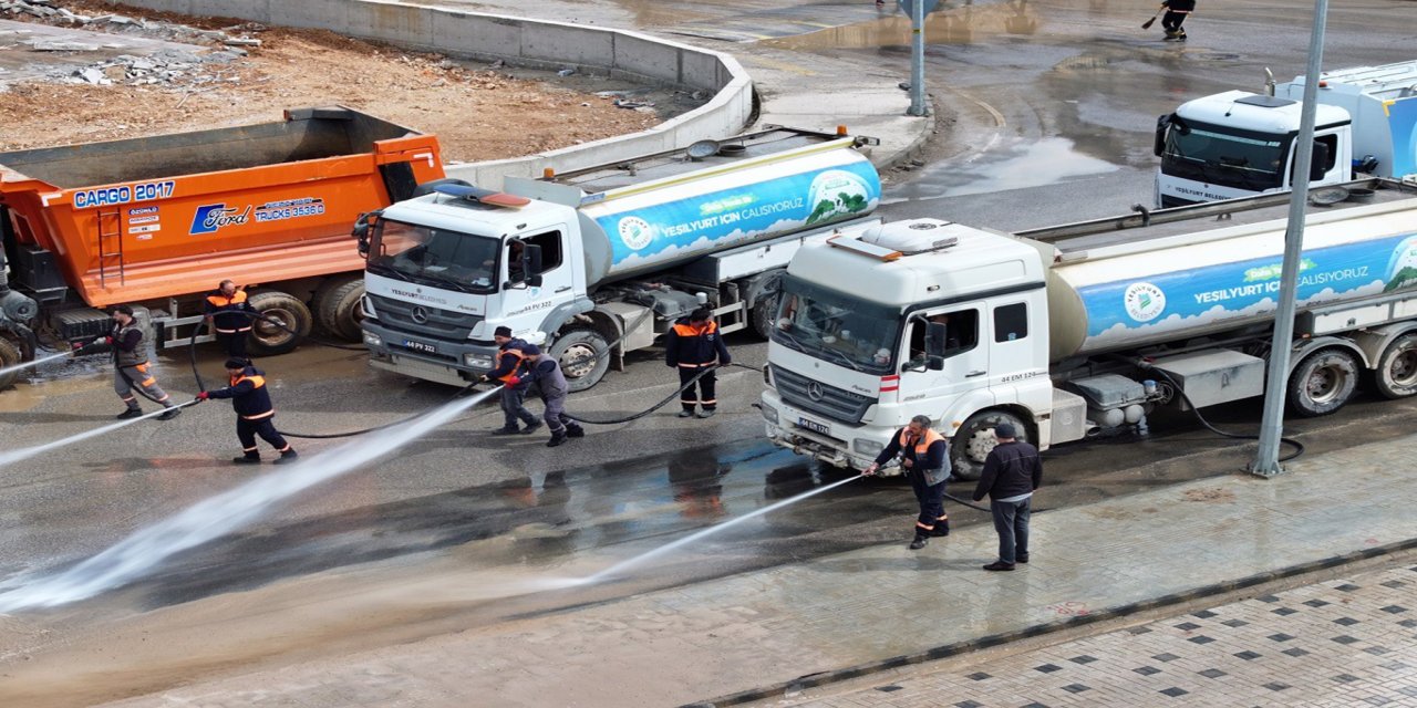 Yeşilyurt'ta bayram öncesi detaylı temizlik ve çevre düzenlemesi