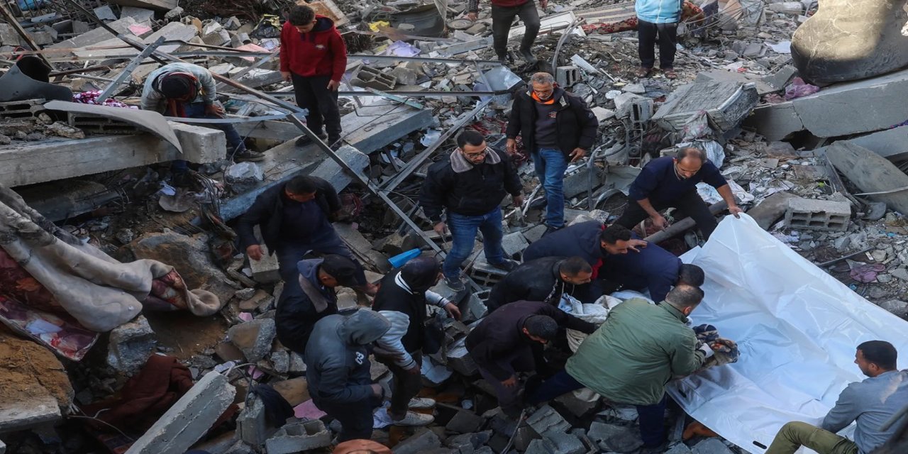 Siyonist rejimin Gazze'ye saldırılarında şehit sayısı 72 bin 135’e ulaştı