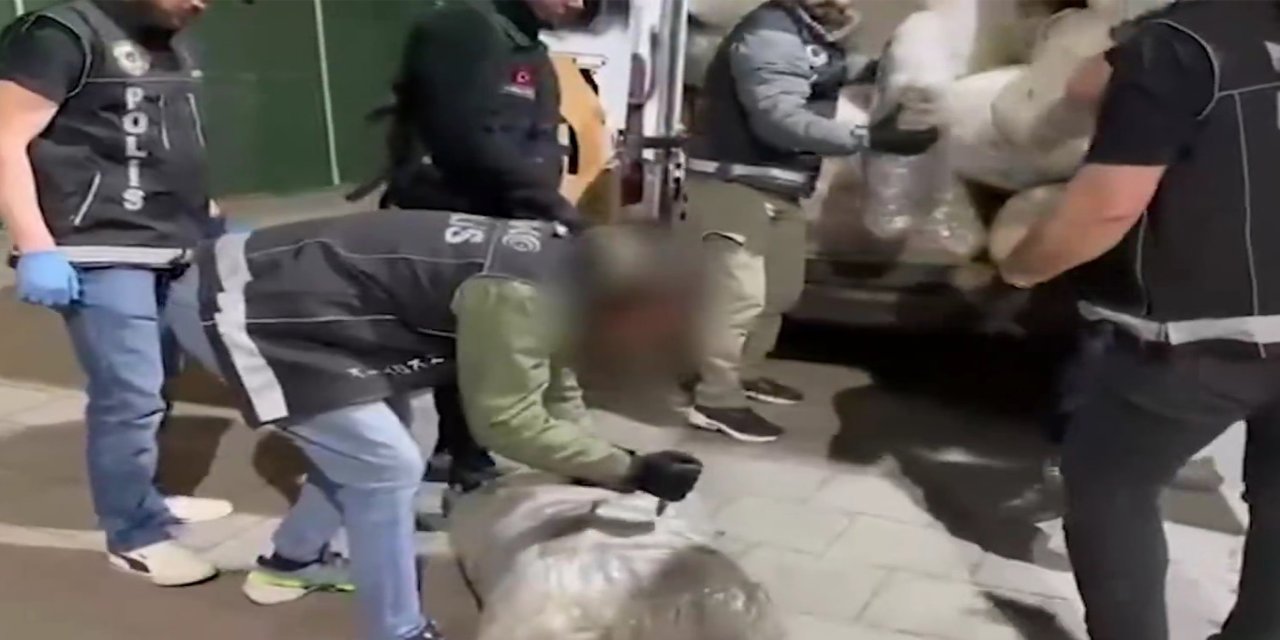 İzmir’de 1 ton 346 kilogram skunk ele geçirildi