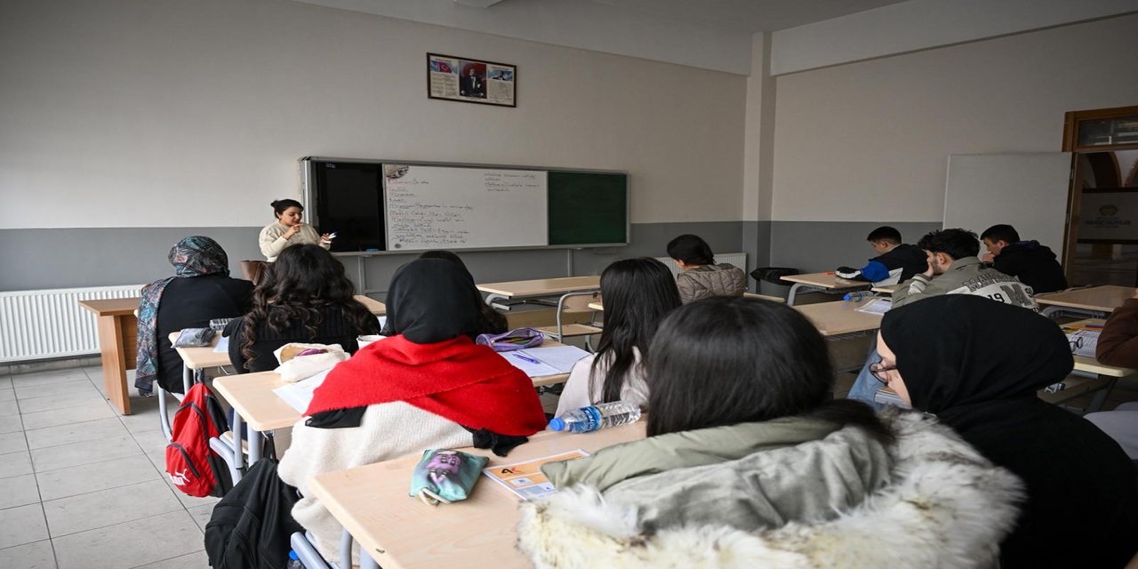 Malatya'da YKS adaylarına ücretsiz ve nitelikli eğitim sağlıyor