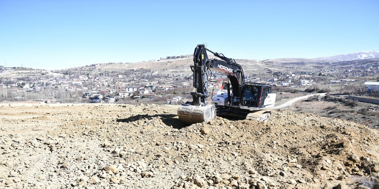 Malatya'nın kırsal mahallesinde yeni yol çalışması