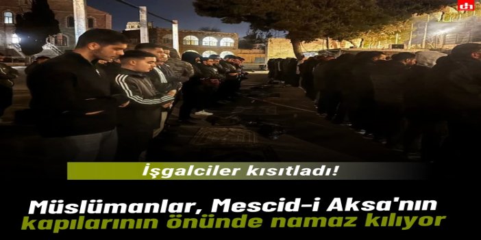 Kudüslüler 13 gündür Mescid-i Aksa'nın kapılarının önünde namaz kılıyor