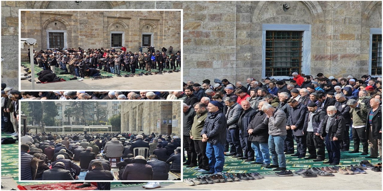 Ramazanın son cuması Bursa Ulu Cami doldu taştı
