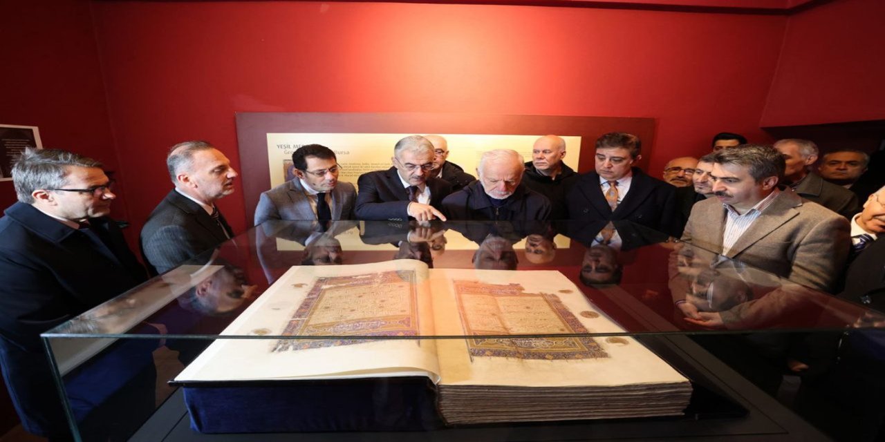 700 yıllık Kur'an-ı Kerim Bursa’da ziyarete açıldı