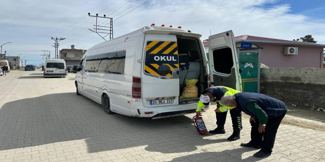 Mersin’de ‘Güvenli Okul Yolu’ kapsamında servis denetimi