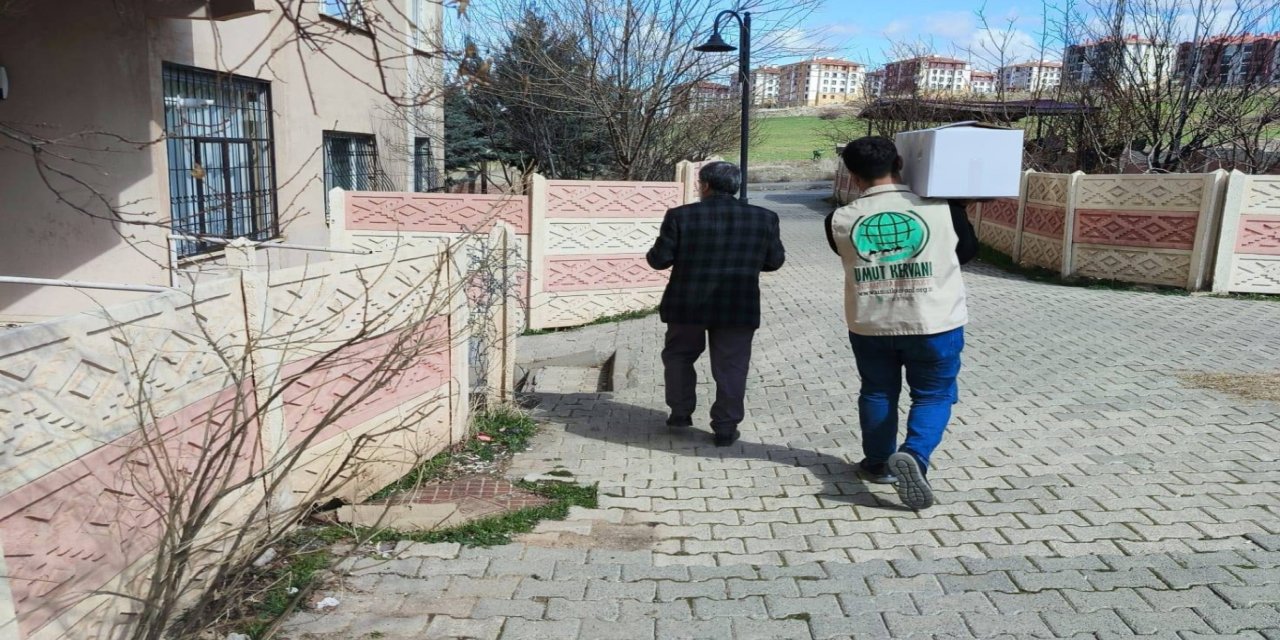 Umut Kervanı Elazığ Derneği’nden ihtiyaç sahibi ailelere gıda yardımı