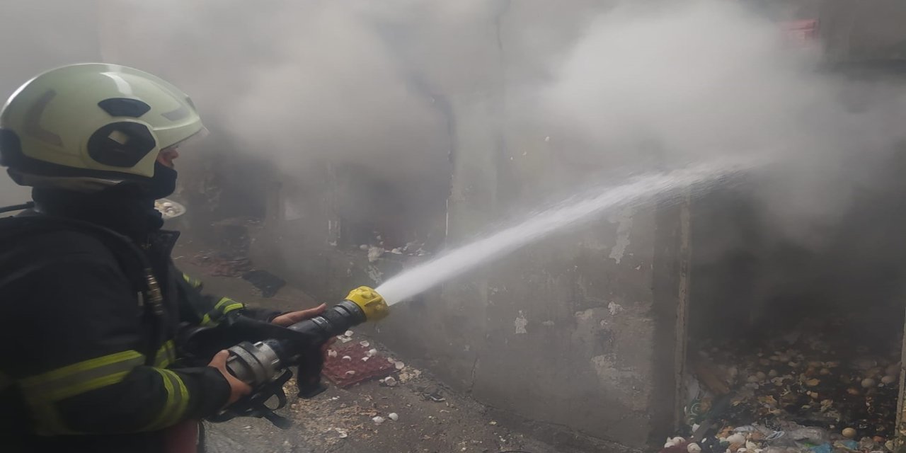 Batman'da metruk evde çıkan yangın paniğe neden oldu