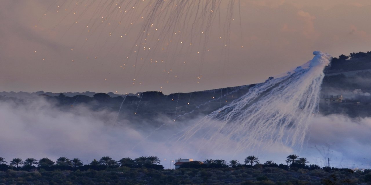 Siyonist işgalciler Lübnan'da bir savaş suçu daha işledi: Sivil yerleşim yerine fosfor bombası kullandı