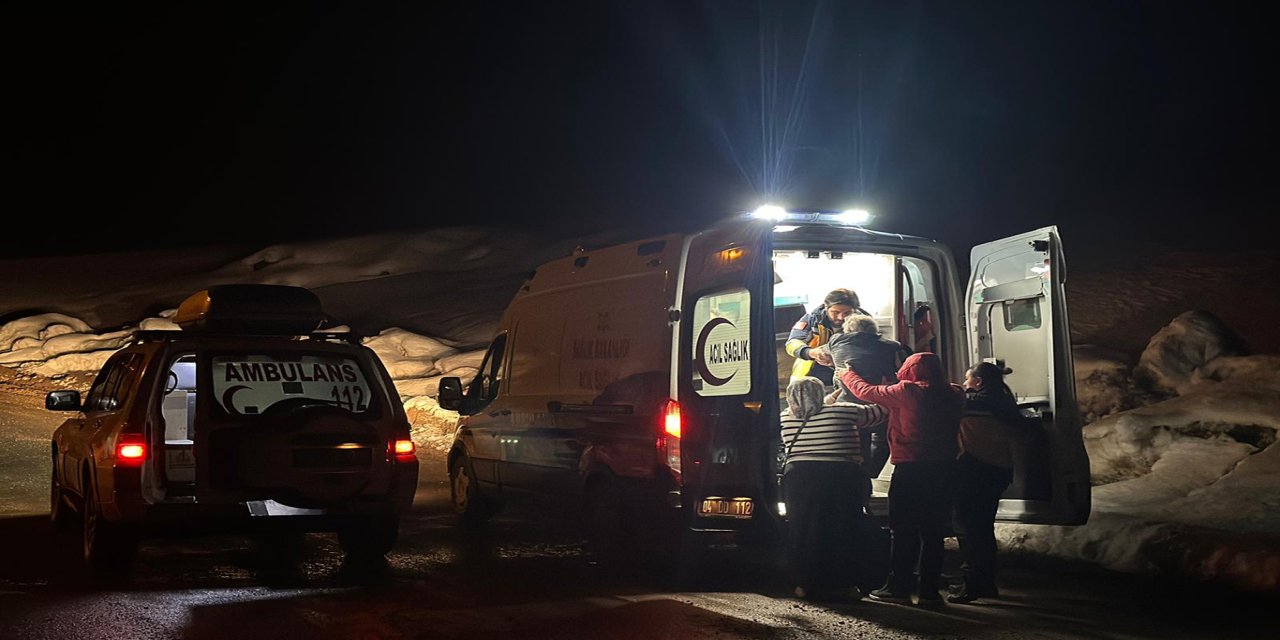 Ağrı'da rahatsızlanan 66 yaşındaki hasta hastaneye yetiştirildi