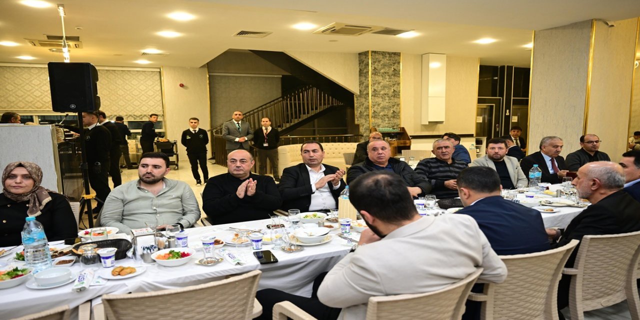 Yeşilyurt Belediye Başkanı Geçit, belediye meclis üyeleriyle iftarında buluştu