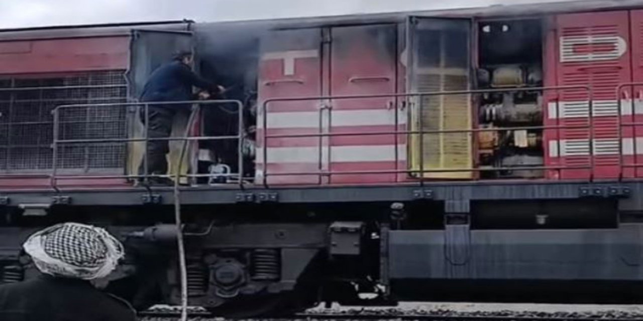 Elazığ'da yük treninde motor yangını paniği