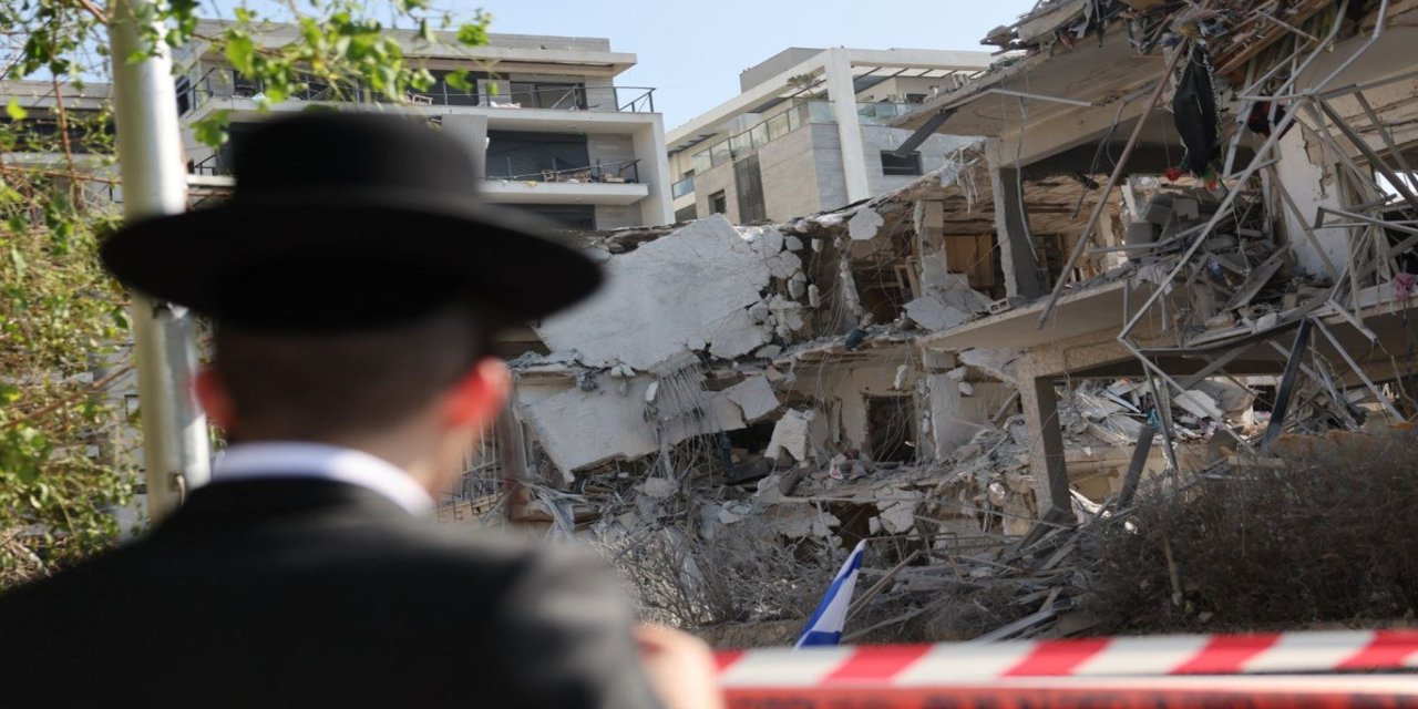 İran'ın misillemesi Tel Aviv'i vurdu: Parçacıklı füzeler büyük yıkıma yol açtı