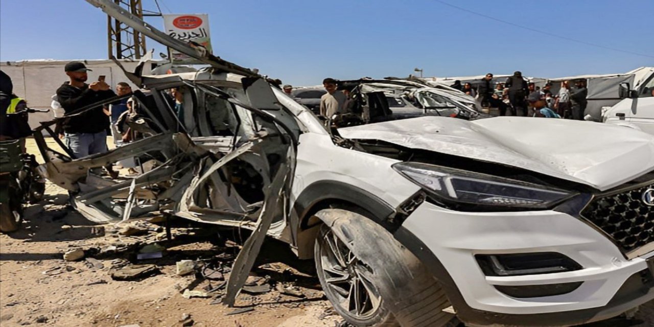Gazze'de sivil araca siyonist saldırı: 3 şehit, 14 yaralı