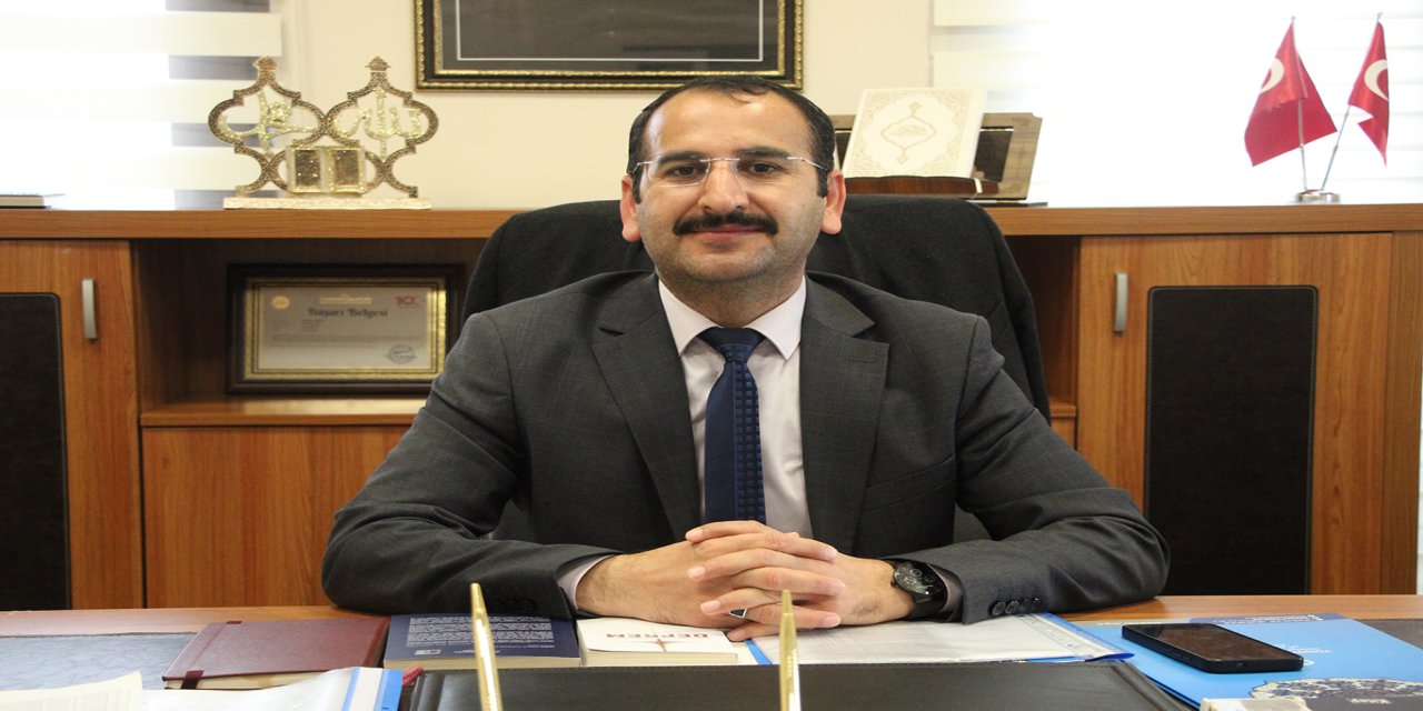 Müftü Yardımcısı Kiraz: Kabirler yaşayanlar için ibret vesilesidir