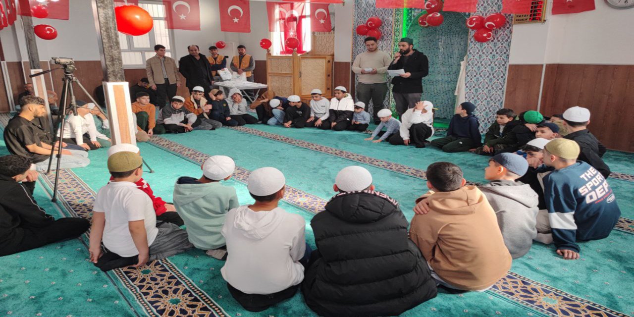 Ramazan ayı boyunca düzenli camiye giden çocuklar ödüllendirildi