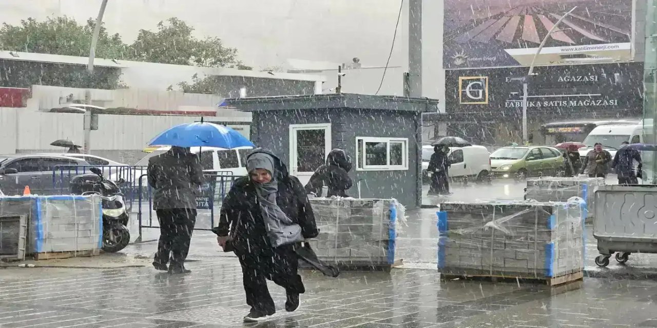 İstanbul’da kuvvetli sağanak ve fırtına uyarısı