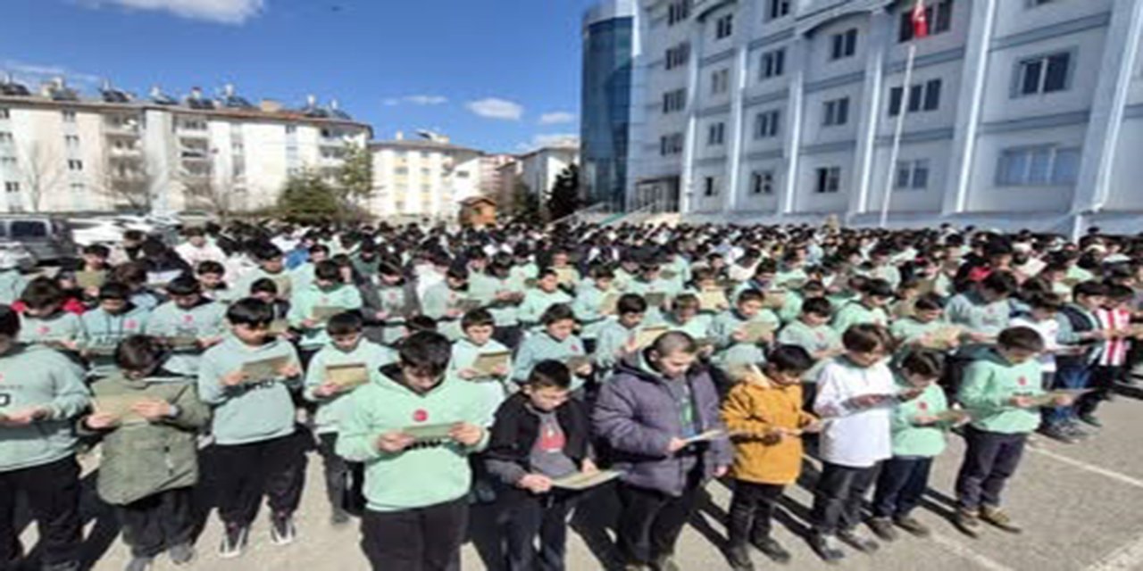 Sivas'ta "1 dakikada 1 hatim" programı düzenlendi