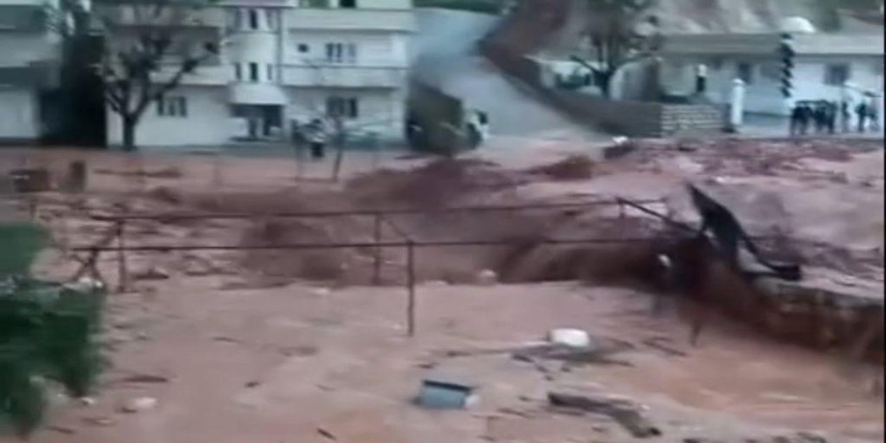 Şırnak'ta yoğun yağış sele neden oldu
