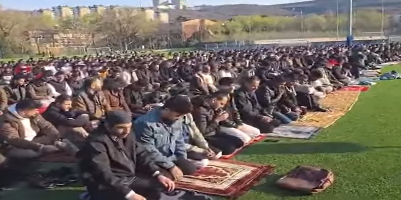 Trieste'de yüzlerce muhacir bir araya geldi