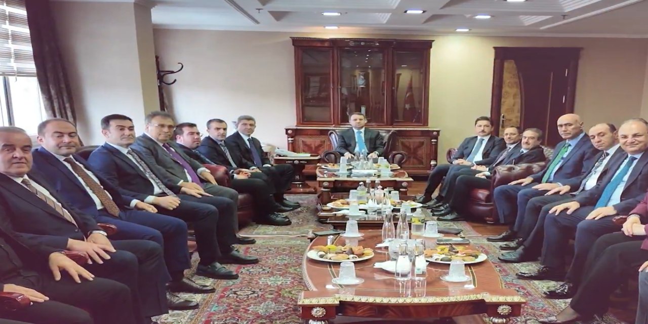 Bakan Gürlek HSK üyeleri ve personeliyle bir araya geldi